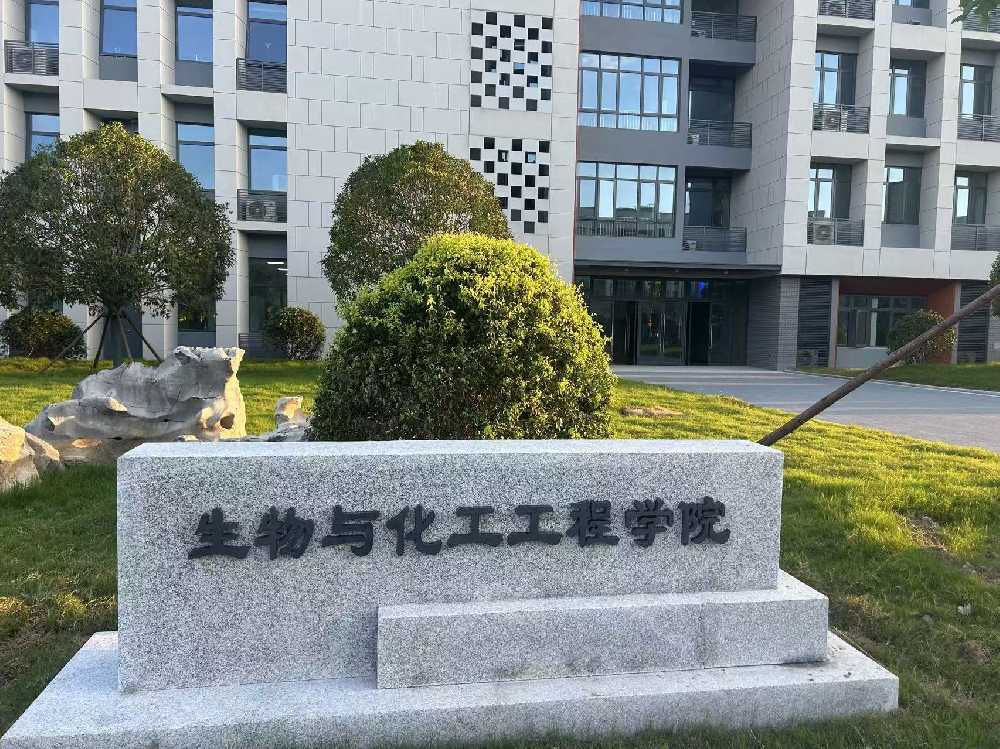 额尔古纳市扬州职业大学体育场高杆灯项目